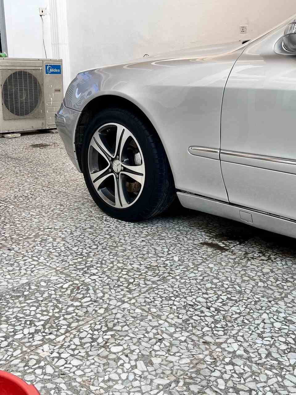 سلام عليكم 
للبيع مارسدس غواصه موديل 2002 S500 رقم ذي قار مشروع وطني بسمي جديده ماناقصه شي مكينه لا تبخير ولا تنقيص بدون حادث مصبوغه عام للجماليه فقط السعر 135 وبيها مجال مكاني بغداد المحموديه 

للاتصال ‭***********‬
