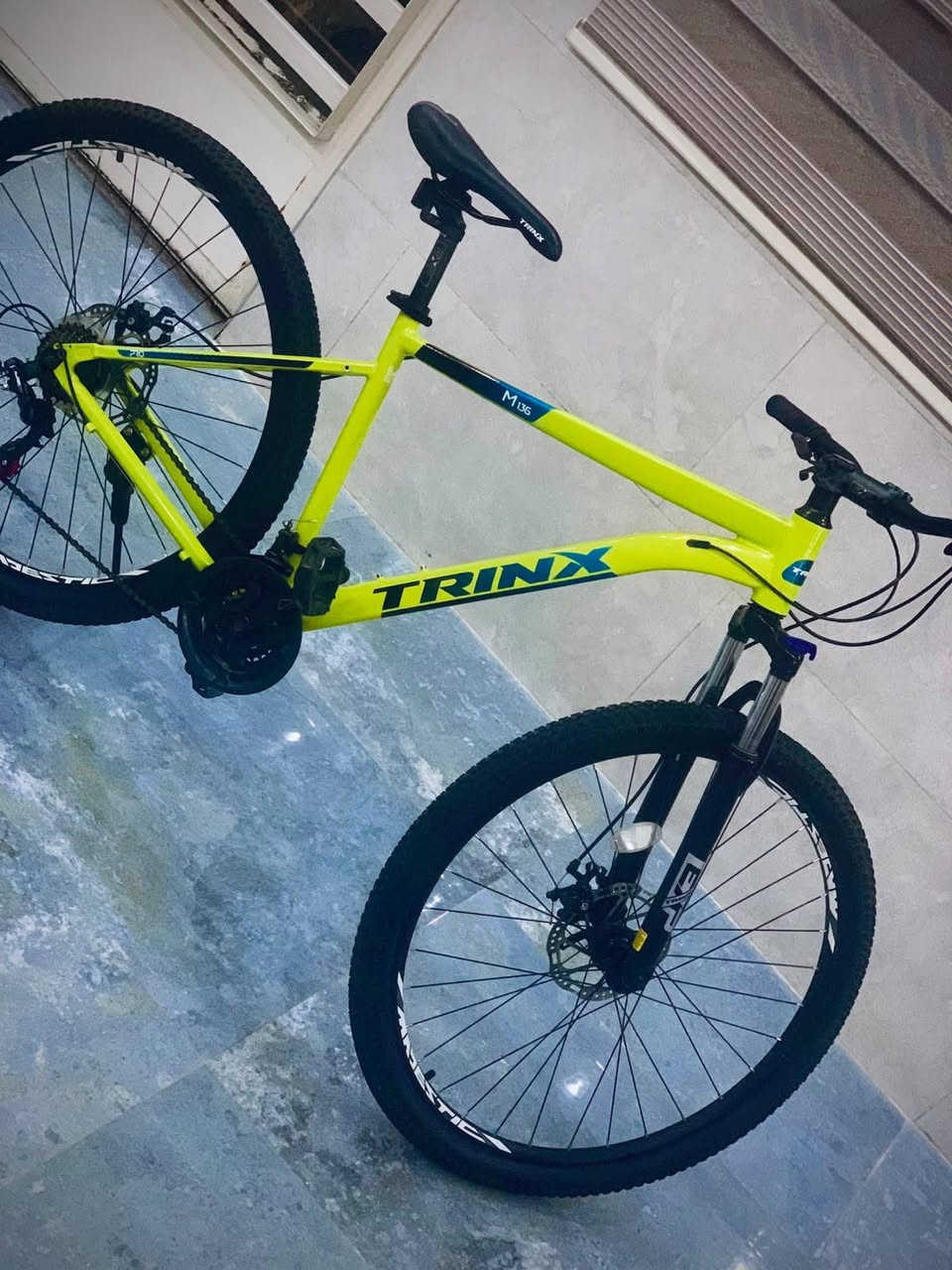 *للبيع بايسكل جبلي أيطالي *TRINK
المواصفات:

* الماركة:  TRINX  SPORT
* حجم التاير:  29  إنش
* الفريم: ألمنيوم خفيف وقوي – قياس 52 سم
* منظومة السرعات: Shimano
* 3 سرعات أمامية × 7 سرعات خلفية (21 سرعة)
* بريكات دسك
* قيادة مريحة وثابتة، مناسب للمدينة والطرق الوعرة.
للعلم بايسكل ( تجميع الصين )
 حالة البايك:
* مستخدم مرة واحدة فقط.
* نظيف جداً
هاتف ***********
