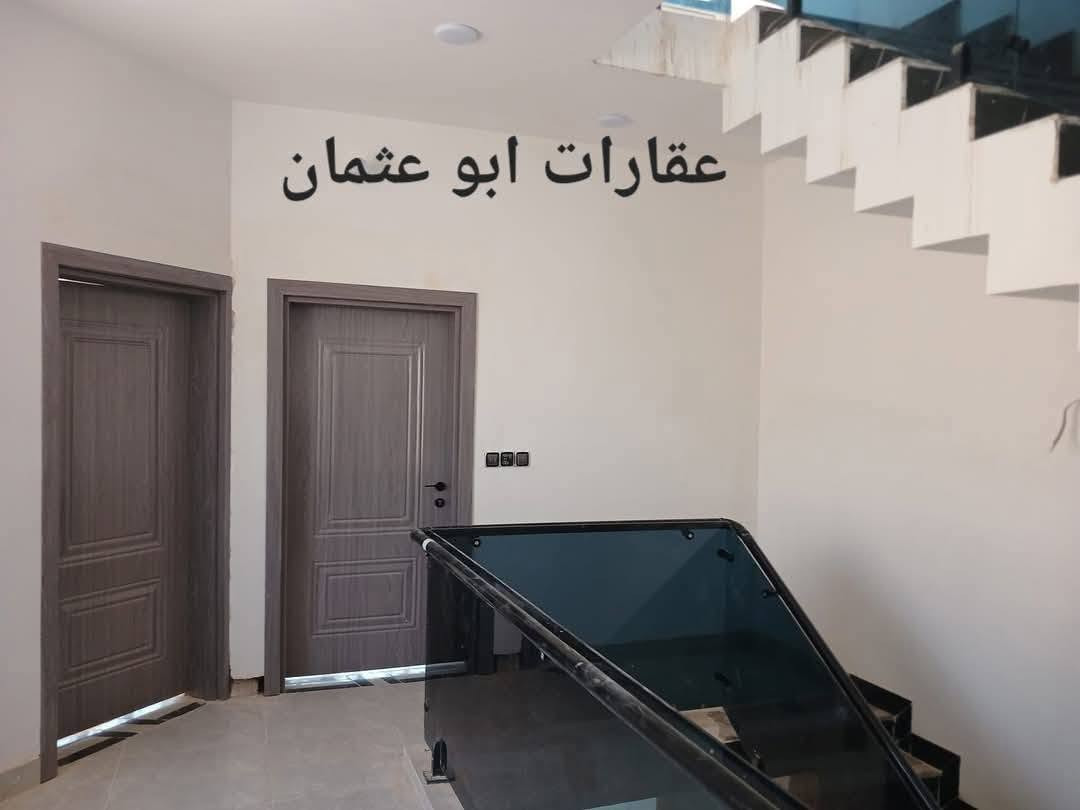 مشتمل البيع حي الخضراء طابقين ٤غرف وصاله ومطبخ ستقبال كراج صحيات المساحه ١٢٥م شارع ١٠م البيت زيرو شغل درجة أولى سنه البناء ٢٠٢٥ للستفسار اتصل ***********
