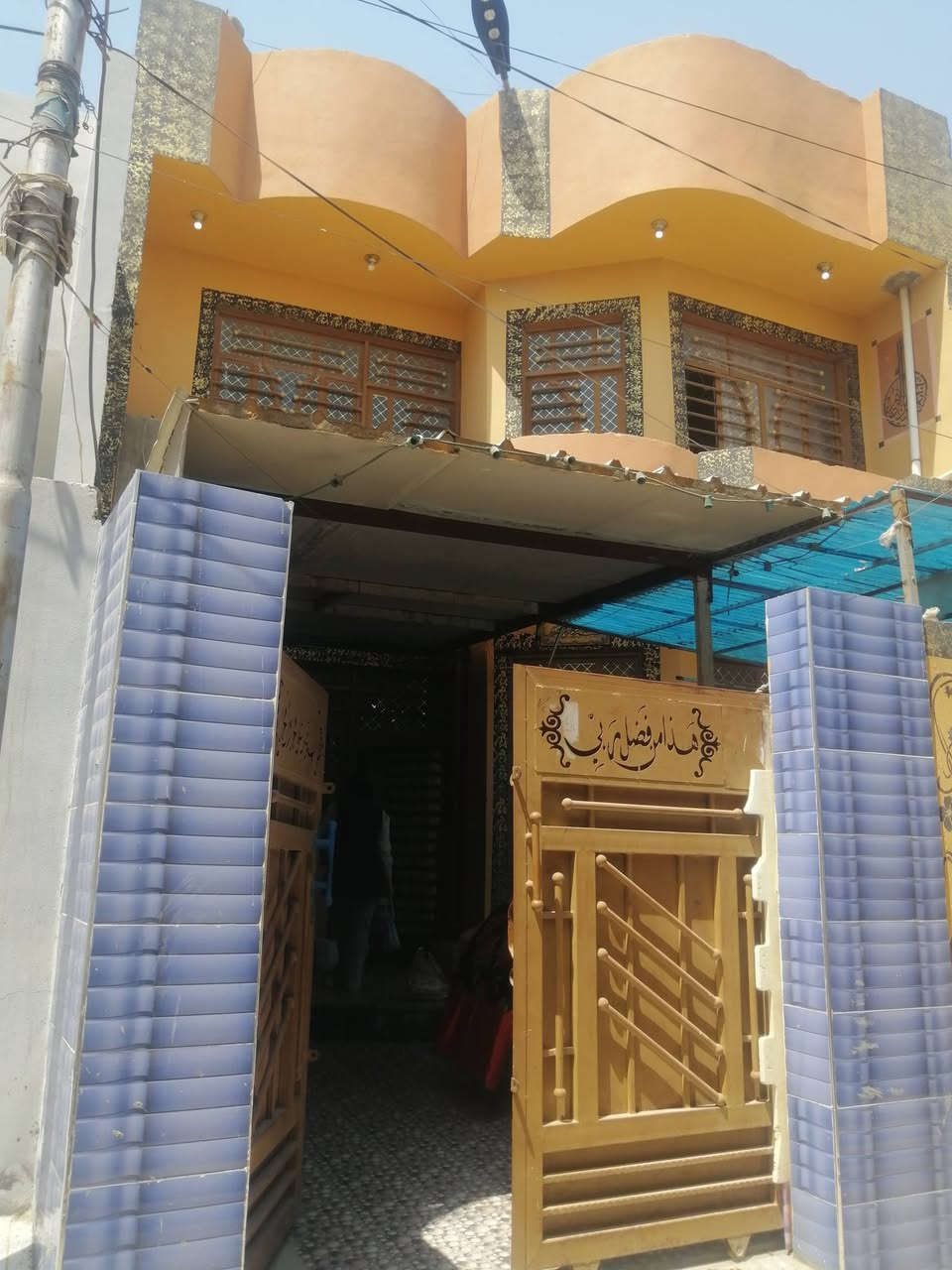 عندي بيت بعقوبه جرف الملح 150متر طابو مطلوب عقاري بيع مستعجل بي غرفتين نوم استقبال مطبخ صحيات منور عدد2 الطابق السفلي الطابق العلوي بي اربع غرف صحيات سطحين.. كله بورسلين المنيوم  vbc بوب تركي كله كامل مابي اي نقص صحيات خارجيه سيراميك.هاتف ***********
