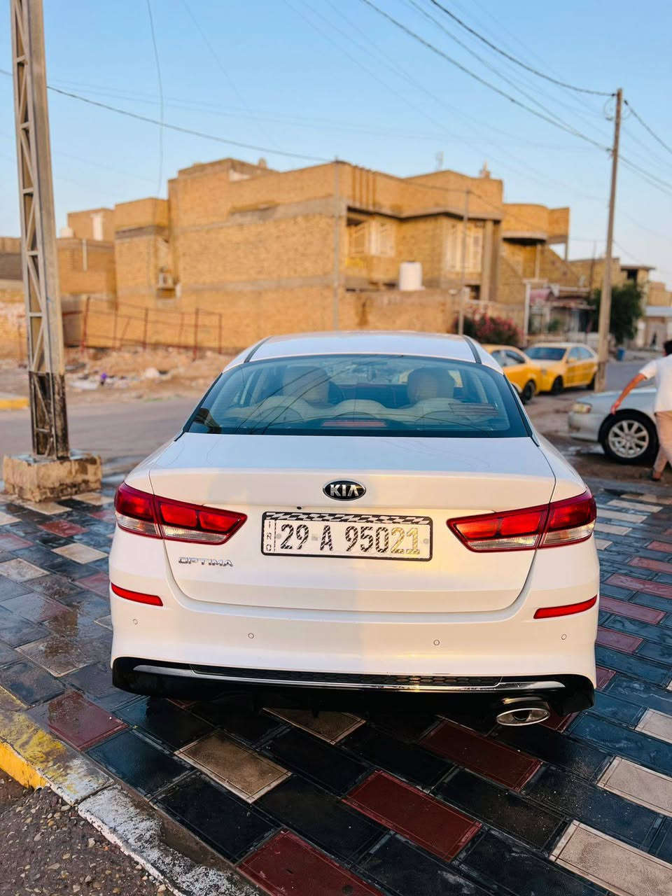 كيا اوبتيما للبيع خليجي2019كفاله عامه لافتح ولاصبغ والتبديل رقم واصط محرك 2000السعر 
170وبيه مجال التصال***********
