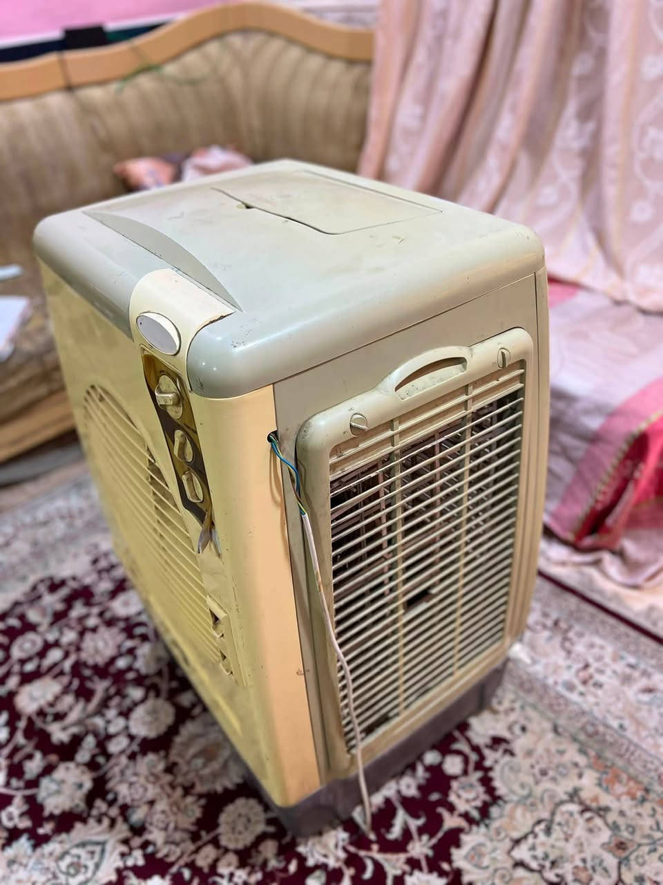 للبيع مبرده 
اخت  الجديده مستخدمه قليل 
 ناقصها فقط واتر بم  
مكاني البصرة القبلة حي القائم 
تواصل ***********
هذا الرقم تواصل واتساب فقط 
السعر 60 الف وبيها مجال قليل
