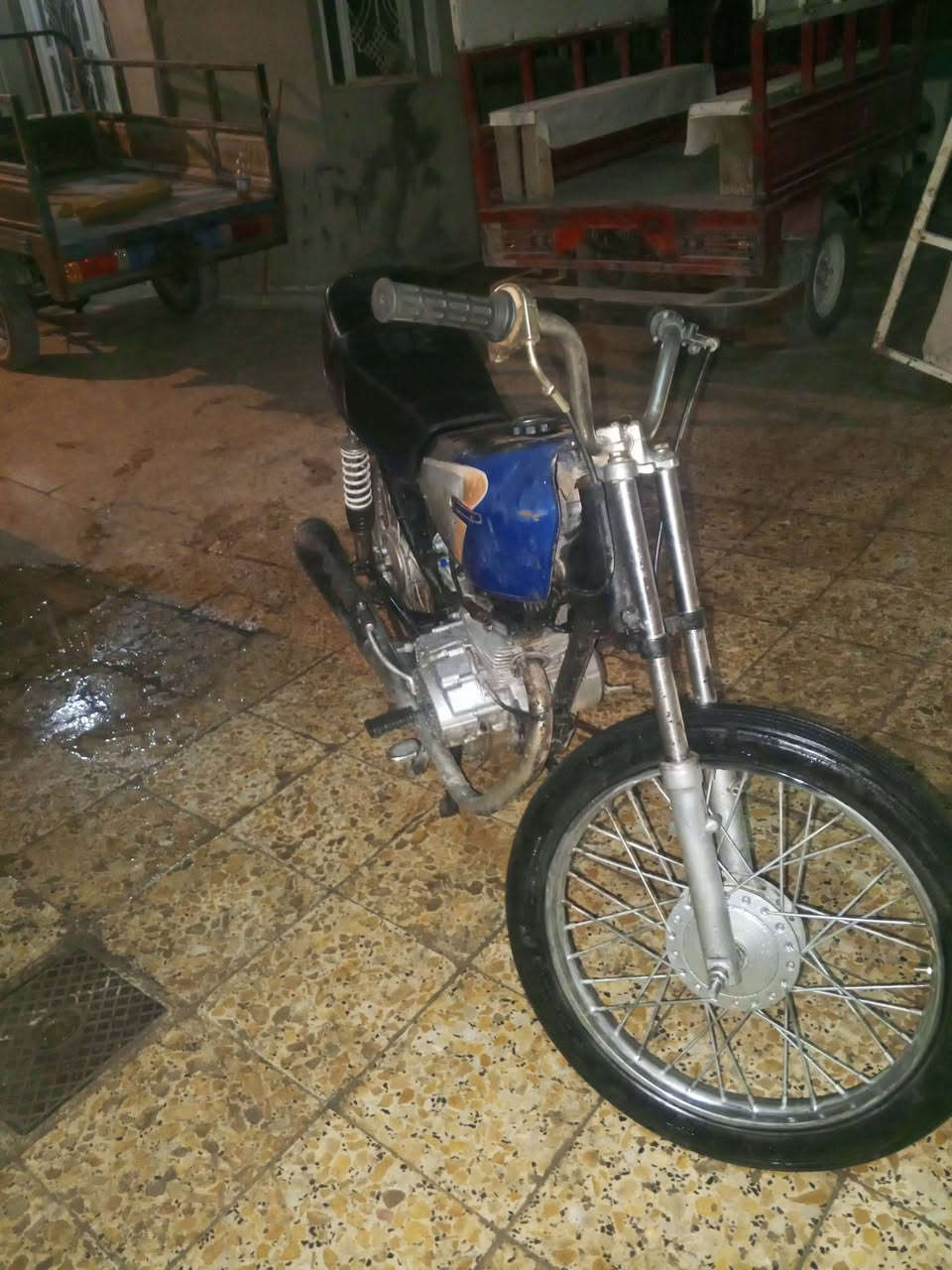 دراجه كلك اربعه كير للبيع شغاله مابيها شي سعر 250وبيها مجال حك جيه  *********** العنوان نجف كوفه
