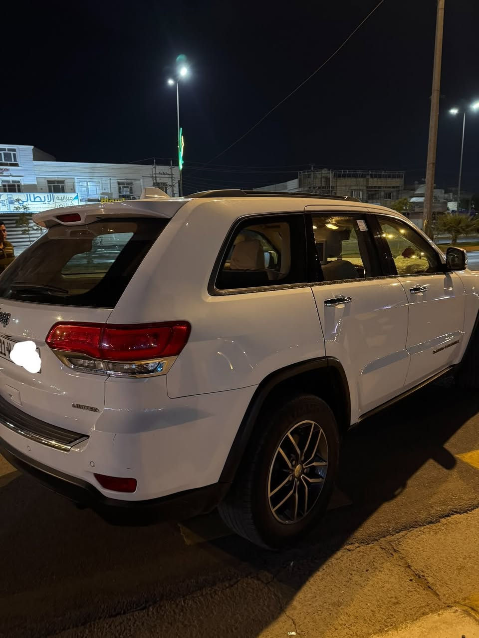 🚘 للبيع بيعها مستعجل جيب جراند شيروكي ليمتد بلاس
✨ المواصفات:
• محرك 3600 V6
• 4×4 دفع رباعي
• 5 راكب
• شاشات خلفية 🎬
• بانوراما
• خليجي 🇦🇪
• لون أبيض ثلجي 🤍
• فئة Limited Plus
• السيارة بيها ضربات موضحة بالصور
… رقم مبايل ***********
📍 المكان: كربلاء

سعر $270 وبيها مجال

اذا مو شراي لا تكسر بحلال الوادم اني ماخذها $350
