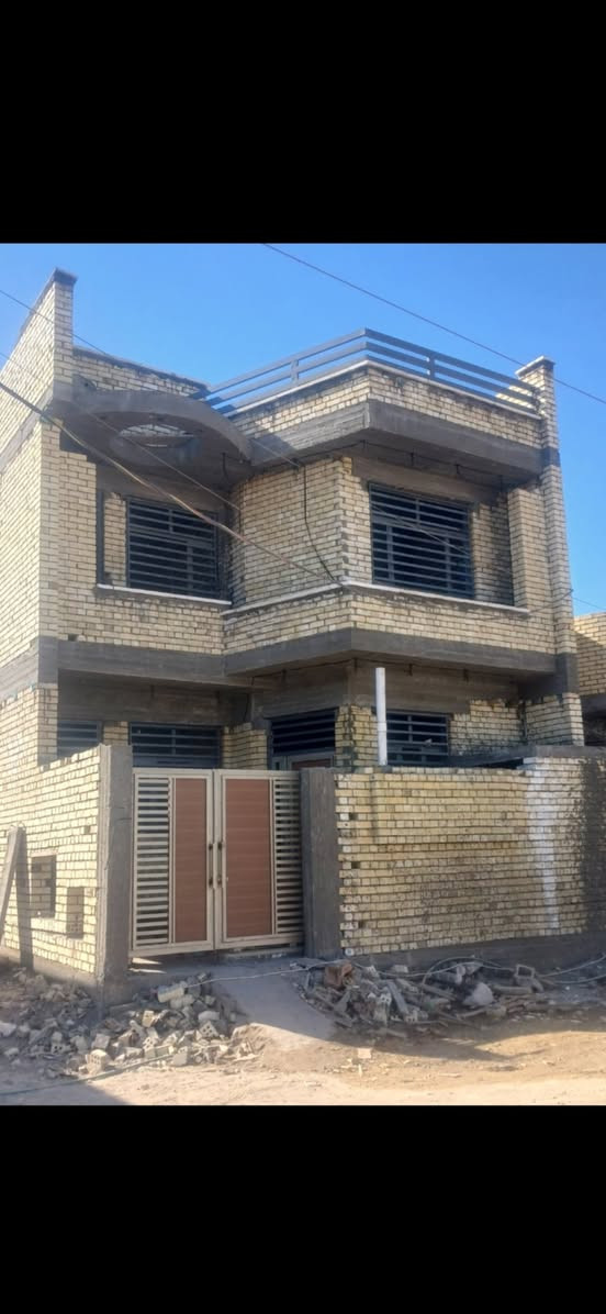 سلام عليكم دار للبيع طابقين مساحة١٢٨م واجهة٧ونص نزال ١٧م طابو زراعي سند٢٥ اقرار محكمه بناء طابوق  اساس رفت الطابق الاول يتكون من استقبال+مطبخ +صالة+غرفةنوم وحمام سويت وحمام مشترك ومنور الطابق الثاني يتكون من غرف نوم عدد٢ وحمام مشترك ومساحت درج وسطح خلفي البيت ماسس مي وكهرباء خدمات كاملة العنوان جسر ديالى الجديد منطقة الكرغوليه مقابل البانزين خانه  السعر خاص الاستفسار رقم الهاتف*********** يوجد واتساب ...
