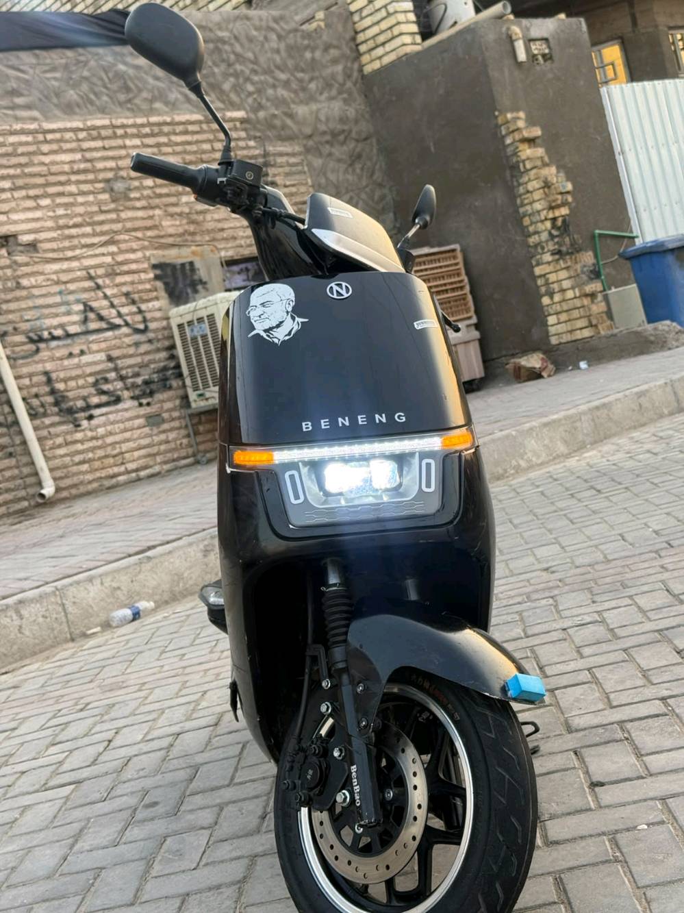 السلام عليكم دراجه شحن من نوع رانج بريك هايدروليك نضام بارك وبيها نضام رجوع الخلف لايت زنزون عالي ناصي شباب الدراجه جديدة عارضها ب مليون وبيها مجال للتواصل ***********  واتساب فقط