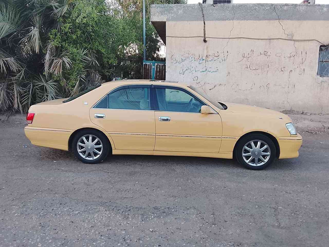 بسبب الوعود الكاذبه اعيد النشر ملكه كص قماره اصولي مداور فول فتحه رقم بصره الماني عليها غرامات ينزلن من سعرها 
السعر ٨٥ 
***********

