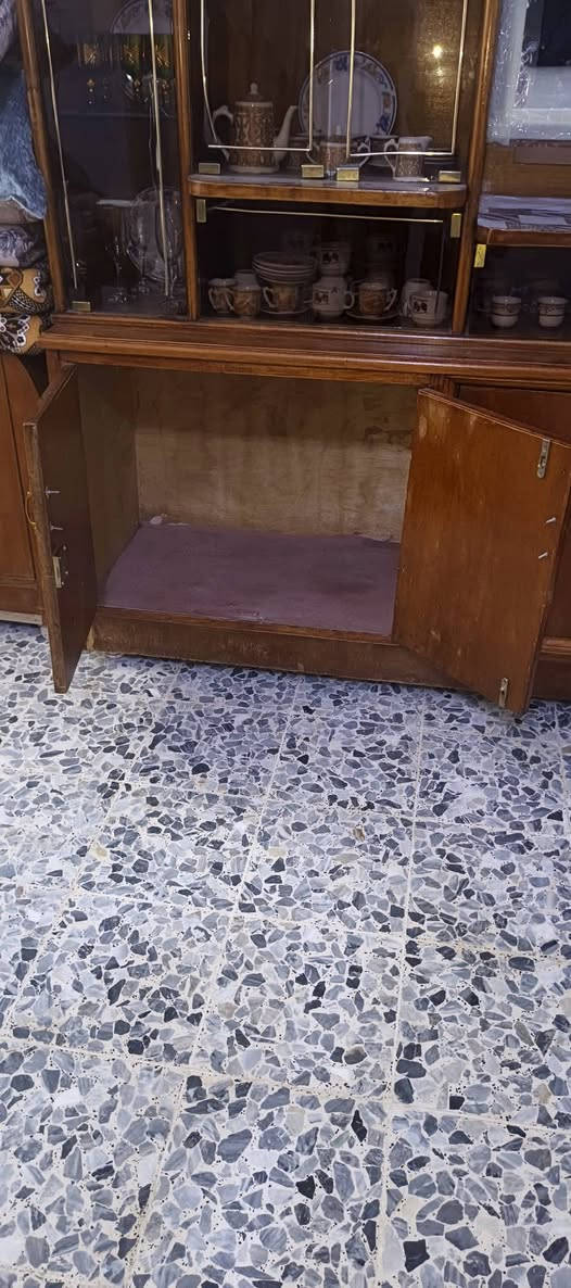 بوفيه للبيع السعر 70 وبيها مجال 
***********اسيا
