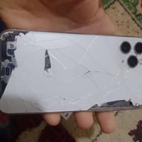 آيفون ١١ برو • كاميرا خلفية • بطارية ٧٥%