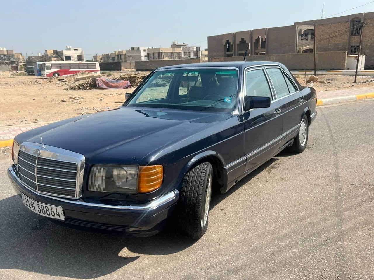 مرسيدس ٣٠٠s • موديل ١٩٩١ • داخل جلد كهربائي
