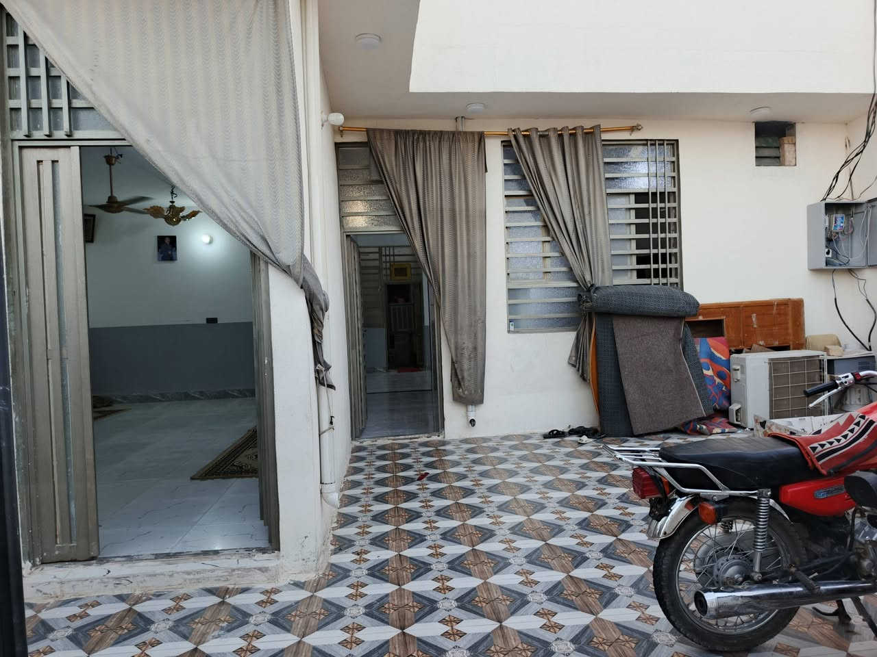 طريق نجف كربلاء • ٢٠٠م • أكثر من ٣ غرف