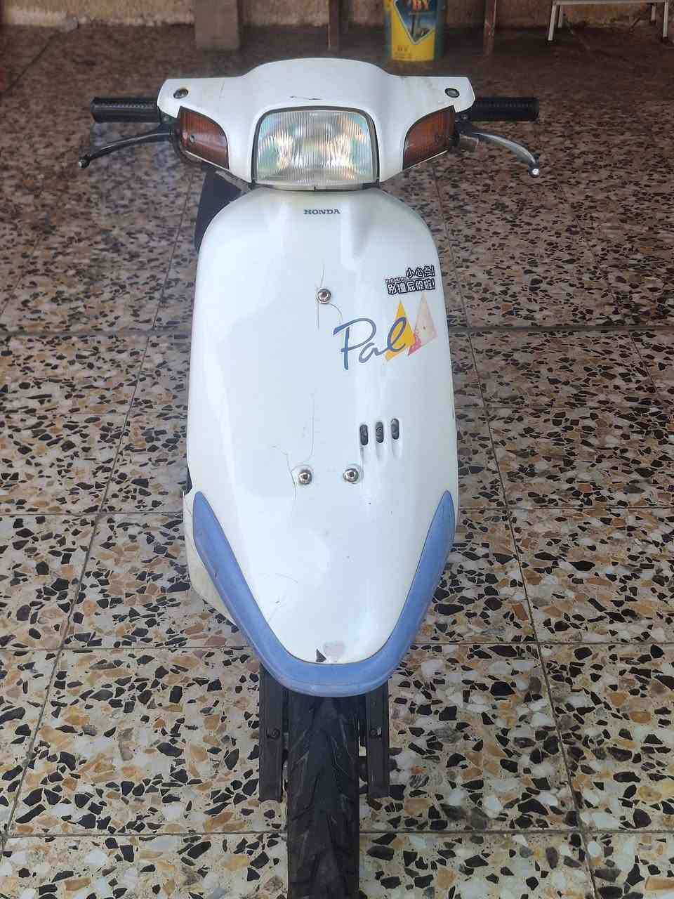 🏍️ النوع: Honda PAL
⚡ السرعة: توصل تقريباً 60 كم/س
🔧 المحرك: محرك Honda PAL 
📌 الحالة: مستخدمة، حسب الصور
💰 السعر: 450 ألف دينار عراقي قابل للتفاوض
📱 واتساب فقط: ***********
ملاحضة الدراجة بيهة ضربات بصيطة
للمهتمين، التواصل واتساب فقط
