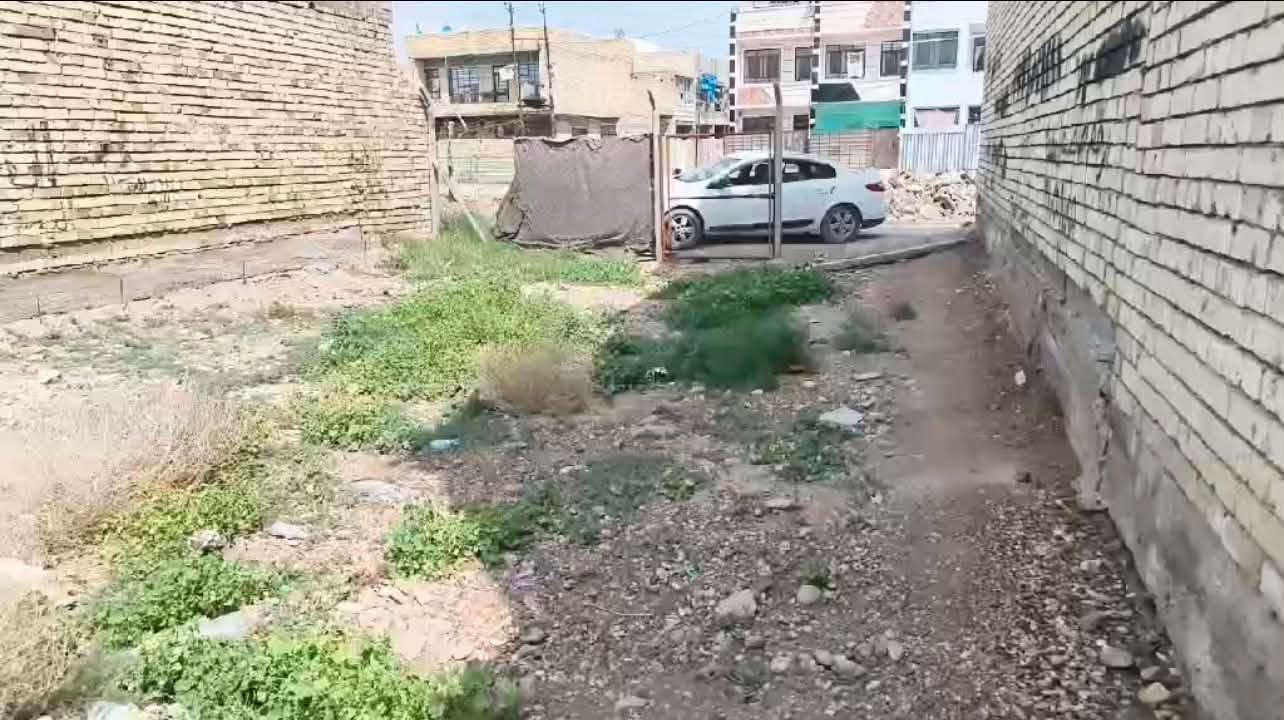 السلام عليكم قطعه ارض للبيع المساحه ١٥٠ السريدات القديمة المربع الثالث بدايته سند ٢٥ طابو صرف زراعي اقرار محكمة تحويل بكاتب عدل السعر 35 وبيها مجال قليل رقم الهاتف ***********
