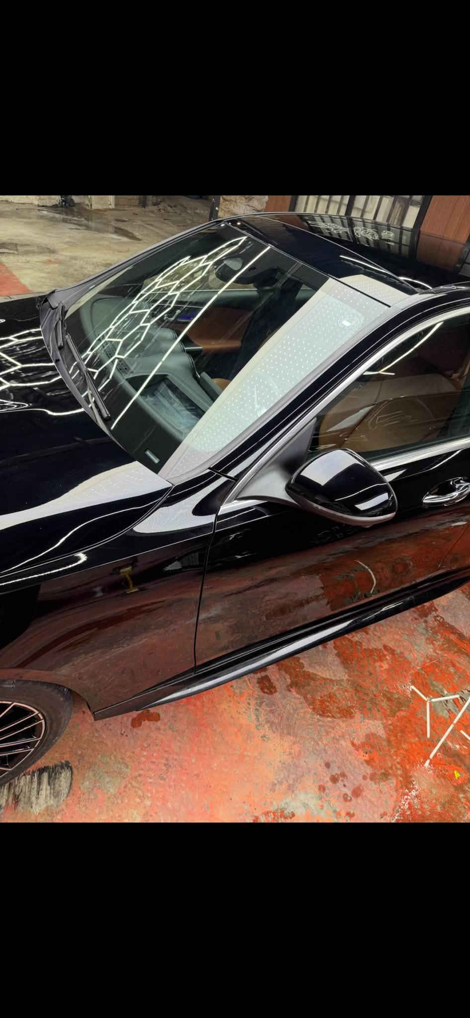 مرسيدس C-Class (C300 2024) | 🖤🔥
ماشية 35 الف مايل 
✨ المواصفات:
📤داتا شو كبير 
 • ⚙️ محرك 4 سلندر تيربو 2000
 • 🏎️ كير أوتوماتيك 9 سرعات + شفتات ستيرن
 • 🛋️ كراسي كهربائية مع تدفئة ومساج
 • 🌅 بانوراما + إنارة داخلية 64 لون
 • 📸 كاميرات 360° وحساسات أمامية/خلفية/جانبية
 • 🔊 نظام صوت Burmester عدد 15 سماعة
 • 🅿️ اصطفاف أوتوماتيكي
 • 📱 شاحن وايرلس
⚠️ الحالة: البنيد فقط صبغ بدون شواصي 
السعر: 31 الف دولار 
مكان تواجد السيارة: بغداد 
رقم صاحب السيارة: ***********
