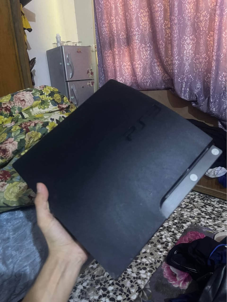 بلي 3 بلي  ثري سلم نظيف شغال ما بي اي مشكلة صار بي خلل بالاج دي سابقاً وجبت اله تحويلة HD  وحالياً شغال طبيعي بي  تقريباً 20   لعبة مع جوستك 2 + يو بي اس شغال بالكارتونة نظيف  يحتاج بطارية وكل الملحقات 
الالعاب : 
كول اوف ديوتي بلاك أوبس الي بيها مود الزومبي  درايفر  وبيس 2013  وبعد اهواي العاب حلوة راسلني وادزلك فيديو للألعاب 
السعر 115   بي مجال قليل حگ الجية لو للشراي يدلل 

 مكاني بغداد حي اور ام الكبر مقابيل المدينة قطاع 26  *********** واكو توصيل لكل المحافظات 5 الاف 
موجود واتس وماسنجر بغداد, العراق
