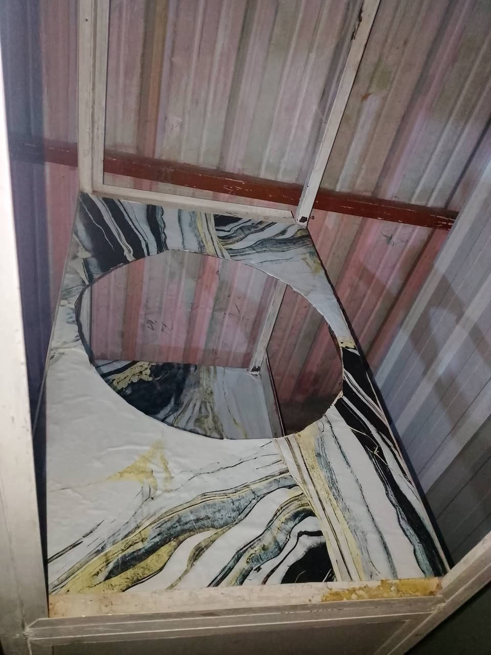 عربانه لبلبي تفصال جدر واحد سعرها 80 الف الطول مترتين العرض متر مكاني زعفرانيه الربيع ***********
