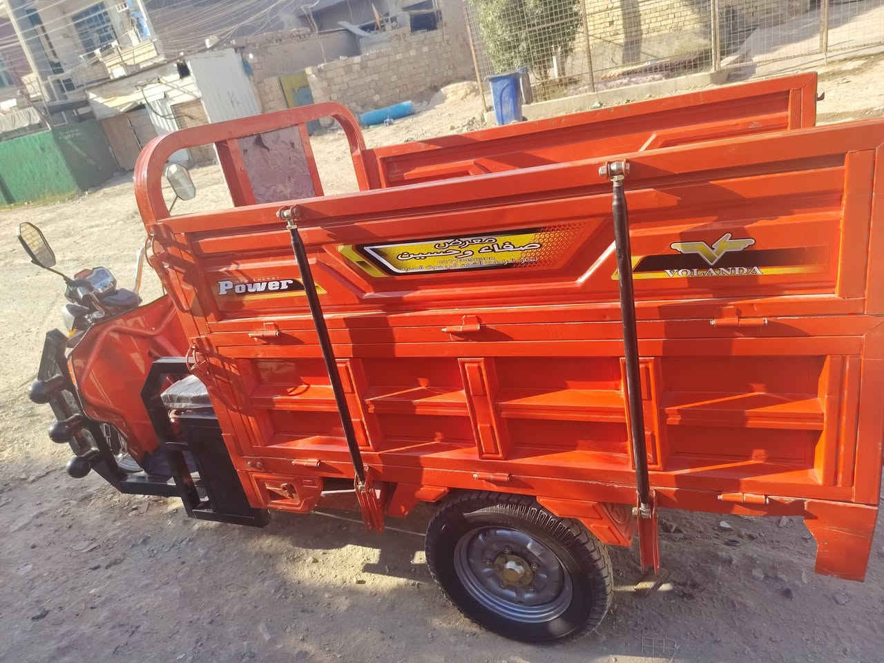 سلام عليكم ستوته فحل شحن جديده فول بطارياتها مصطره جديد السعر ١٣٥٠ وبيها مجال قليل مكان بغداد ابوغريب مكلف بلنشر اتصل ***********
