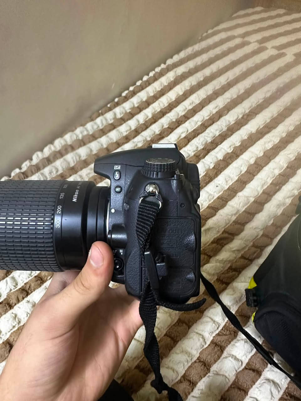 كاميرا NIKON 7000D للبيع 📷🔥
الكاميرا كل ملحقاته موجود
1-عدسه نيكون 70-300
2-بطاريات 2
3-جنطه نيكون
4-شاحنة الأصلية
5-رام الأصلي32g
————————-
الكاميرا نضافته 90/100
تاخذه وتدعيلي 
السعر:
واتساب: ***********
مكاني:بغداد
—————-
الصور كدامك عن نضافته والملحقات♥️✨.
