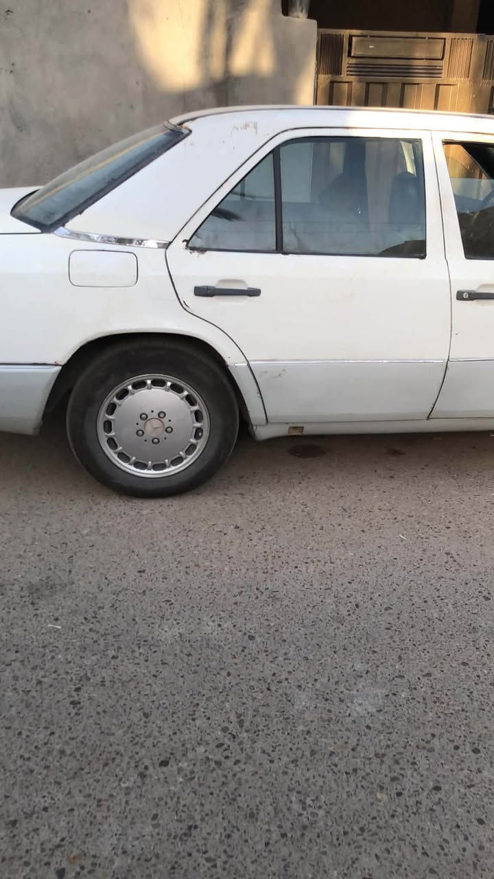 السلام عليكم، اعيد النشر بسبب الوعود الكاذبة،

اخوية اقرا المنشور قبل لتتصل،للبيع مارسدس دب 87

سيارة باسمي ورقم بغداد دولي 

السيارة جانت تشغل كير ومحرك كلشي ما بيهن

بس من طكت القاعدة صار بيها طبك ومشتغلت بعد،والصور كدامك يعني سيارة متمشي تجي تاخذها بكرين.

مكانها بغداد قضاء المحمودية

ب19$ وبيها مجال

للاتصال والاستفسار 

‭ ‭***********‬
