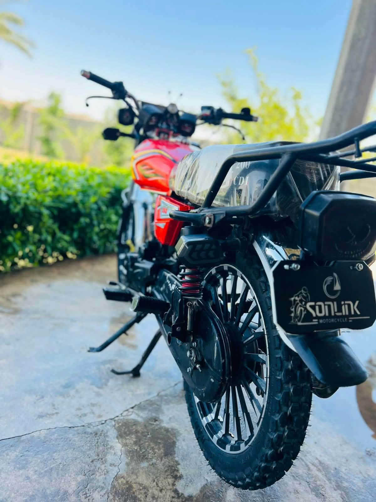 سونك باب الاول كفالة عامة اي نقص مابيه اي نقص مابيه 👉🏻👉🏻 مميز اللون البرتقالي 🧡 محرك 200cc شاشة شغالة كلشي شغال السعر 800وبيه مجال  المكان بعقوبة 
ويرهم مراوس تايكر 2025 حسب القناعة 
***********
