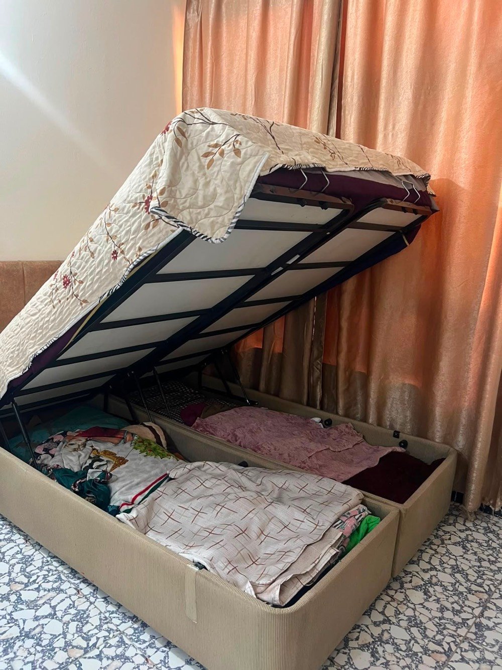 سلام عليكم

جرباية نفرين ويه الدوشك وملحقاتها 150



كنتور مرايه بابين ب40



وحياكم الله