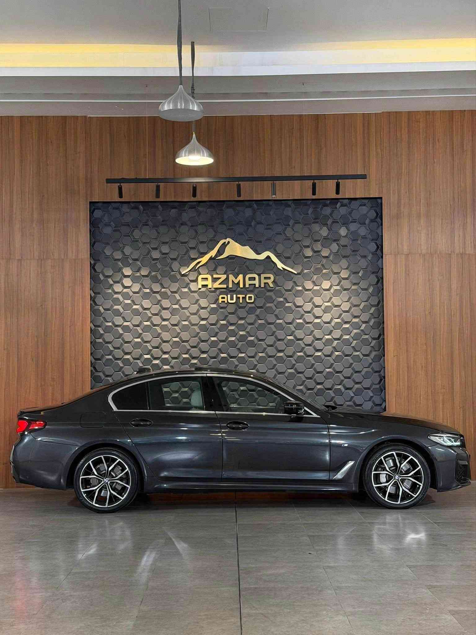 BMW 530i M Package  X Drive
ارخص سعر بكل العراق : 298$ ورقة 
موديل 2021
ماشية ٦٠ الف

السيارة M Package و X Drive🔥
مواصفات السيارة فول الفول
بنوراما و داخل كريمي و كشنات تدفئة و كهربائي و ميموري و داتاشو و كامرات و حساسات و رادارات و انضمات قيادة بيها و تحديد سرعة و قيادة ذاتية و تحكم كامل ستيرن و اوتو هولد و انارات داخلية متعدد الالوان و سماعات Harman/ kardon و بعد هواية مواصفات متنذكر

السيارة بيها جاملغ امامي جهة السايق صبغ بدون دواخل بشرط
كير و محرك و كهربائيات كلها بشرط السيارة جاهز و ما يحتاج دينار مصرف
تحويل او وكالة ثاني يوم

سعر : ٢٩٨$ ورقة 
للاستفسار : ***********
العنوان: السليمانية المعارض الجديدة شركة ازمر اوتو معرض رقم ٣٤
