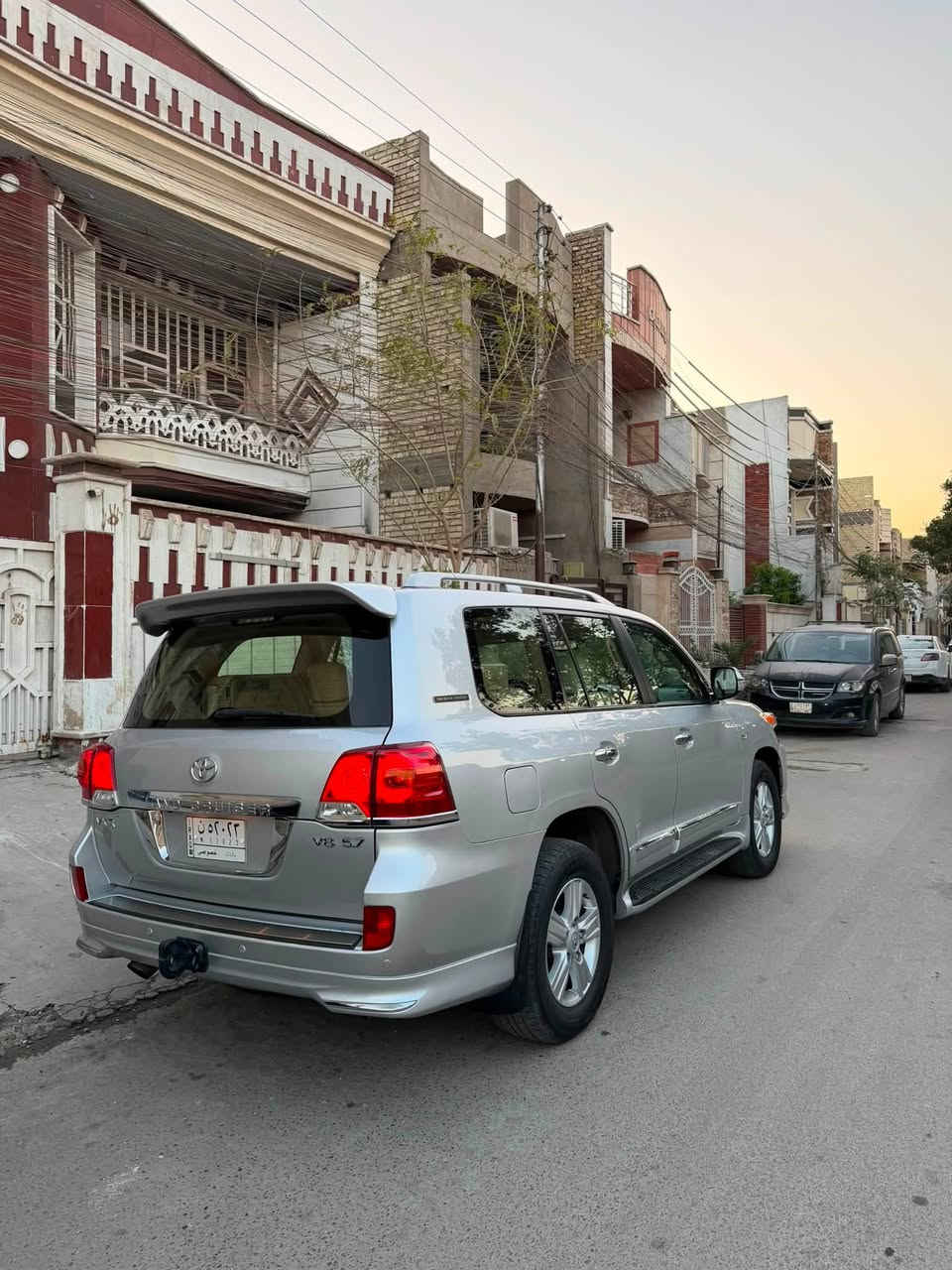 للبيع فقط

لاند كروز 2014  محرك V8 5.7
رقم بغداد 
ماشية 100 كيلو حقيقي

السيارة بريم مواصفات فول للاخير

مكفولة كفالة عامة عدا دعاميات صبغ فقط
كاميرا
كشنات جلد خزن ميموري
بصمة 
فتحة
اربع كاميرا جانبية خلفية امامية
وهواي مواصفات بعد

السعر 350 بيهة مجال للشراي

مكاني بغداد الطالبية ***********
