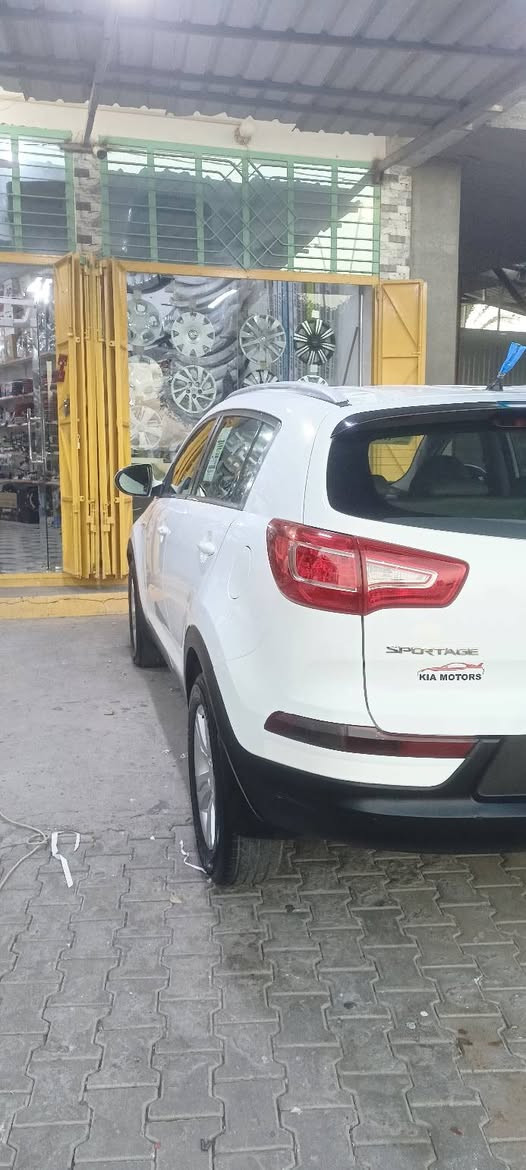 السلام عليكم سبورتج 14 خليجي مكينه 2000 دوش بيها بنيد وربع جاملغ صبغ بدون ضربه  سياره كير محرك تبريد صدر جاهزه مابيها كل نقص تخم تاير رقم اربيل سنويه ساقطه صار 4اشهر راعيه يمي شوكت متريد تحول مكان سياره انبار هيت سعر122 وبي مجال ***********
***********
