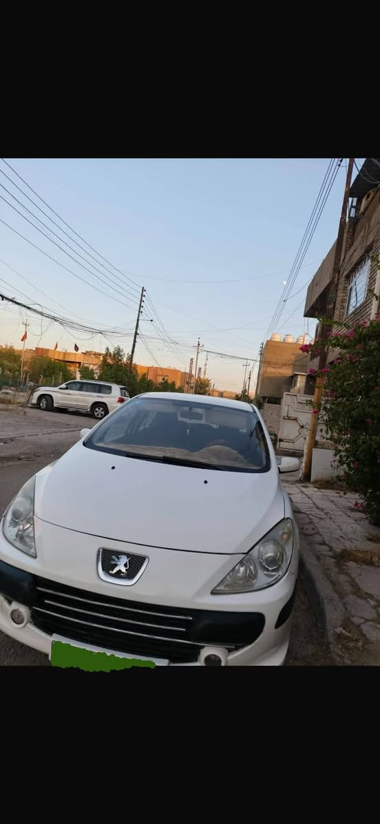 السلام عليكم
للبيع بيجو فرنسي ٢٠٠٦ رقم بغداد 

صبغ حزام بدون اي دواخل 

السيارة جاهزة من كل شي 

مكان السيارة بغداد حي الجهاد 

السعر ٥٤ ورقه بيها مجال

***********
