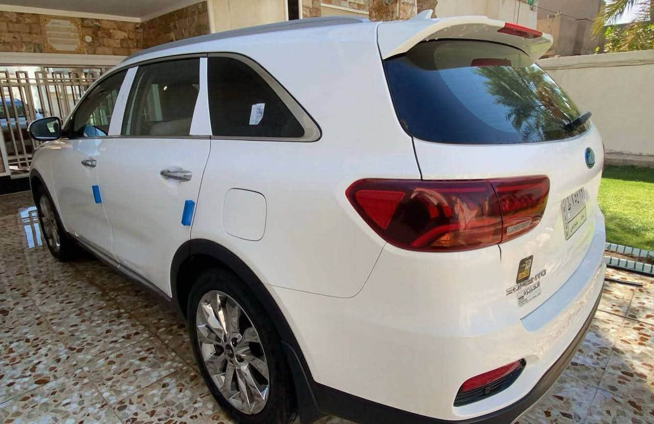 سلام عليكم
كيا سورنتو 2020 خليجي
مكفوله من الصبغ والتبديل كفالة عامة 
فول مواصفات: 
عدى البانو راما 
بصمه تشغيل وابواب
ترحيب عند الاقتراب 
كراسي كهربائيّة وجلد
شاشه وكامرة خلفيه
شحن لاسلكي
حساسات. امامي خلفي 
مري شفط واشاير بالمري 
لد امامي وخلفي 
6 سلندر 3500
صندوق كهربائيّة 
رقم بغداد بإسمي تحويل مباشر 
ماشيه ..90
السعر 265 وبيهاا مجال
رقم صاحب السيارة 
***********
