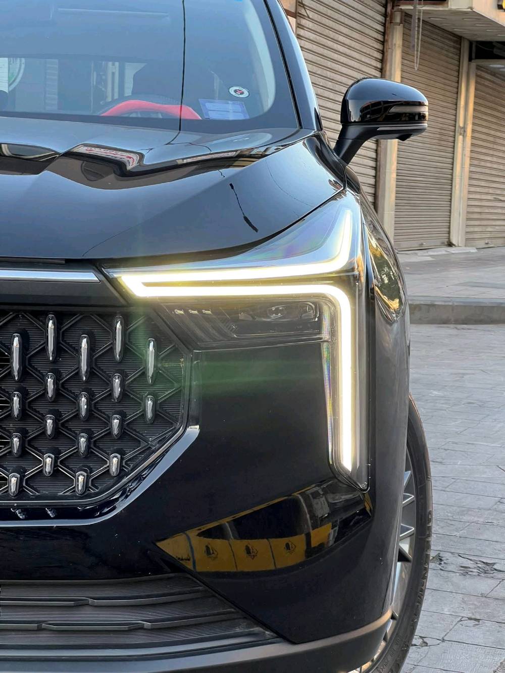 بيستون t55موديل 24ماشيه 15000وضع شركه فقط رصعات بصيطه تحويل مباشر سياره بالضمان شركه احوالك شوكت ماتريد سعر 150$رقم هاتف ***********بغدادانكليزي مواصفات خليجي سياره
ممكن تذكرلي شنو الفئة/النسخة بالضبط للبيستون T55؟ وهل هي فل كامل لو نص فل، وشنو المواصفات المهمة بيها مثل فتحة، كاميرا، حساسات، شاشة، بصمة؟: 
فول بصمه فتحه كاميرات دوارة 
ممكن تحددلي مكان السيارة ببغداد بشكل أدق: أي منطقة/حي حتى يعرفون الزباين وين يشوفوها؟: 
بغداد كميرة جزيرة سياحيه 
هل الصيانة كلها منتظمة وعندكم كفالة شركة سارية شكد باقي منها؟ وإذا أكو تبديلات أو تصليحات صارت، شنو كانت؟: 
ضمان خمس سنوات بالضمان الشركه
السعر المذكور 150$ نهائي لو قابل للتفاوض؟ وإذا أكو مجال، شكد آخر حد؟: 
قابل للتفاوض 
هل السيارة عليها أي طلاء أو سمكرة غير الرصعات البسيطة المذكورة، ولو ماكو ممكن تذكر هل الشاصي والهنكار سليمين 100%؟: 
نعم بيها مكانين قبغ صندوق خدوش بسيطه وباب خلف سائق رصعات 2فقط الباقي وضع شركه جديدة سيارة جدا