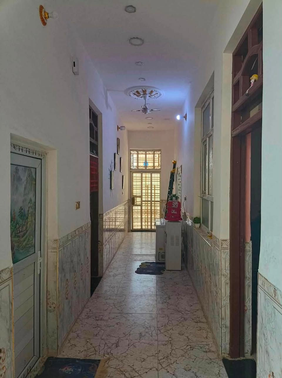 السلام عليكم
بيت للبيع مع قطعه في حي العباس 
تفاصيل البيت 
مساحه 250 متر 
طابق الاول 
2 غرف نوم 4x5
1غرفه نوم 3x 4
صحيات داخليه وخارجيه
صاله 
مناور عدد 2 
طارمه وكراج 
وديوانيه طول 9x 4
وغرفه طابق ثاني مع البيتونه 
سطح كونكريت صب 
بخصوص القطعه عباره عن حديقه مساحه 250 متر مع كراج 
السعر البيت مع القطعه 300 مليون وبيها مجال 
تلفون ***********
