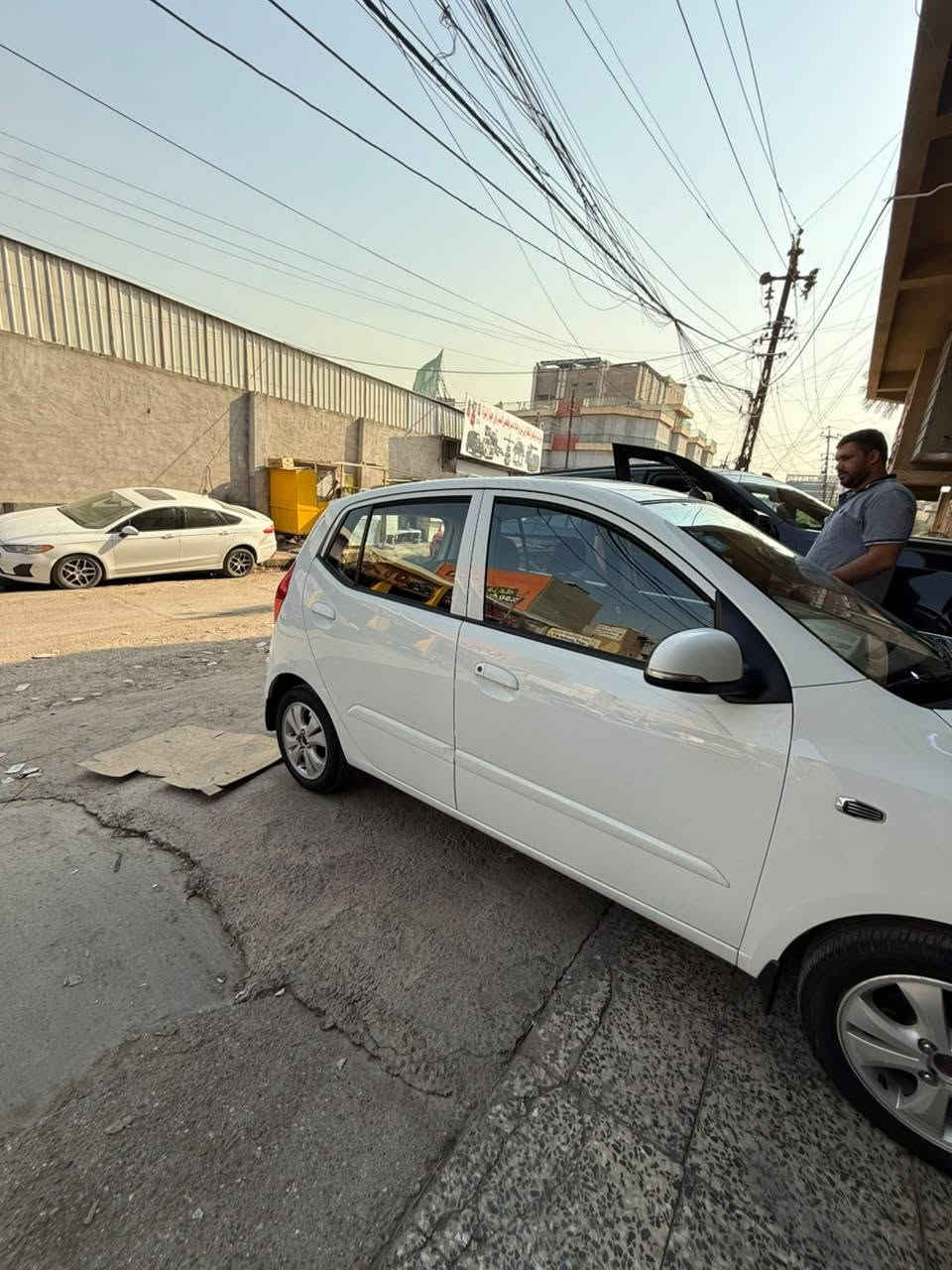 السلام عليكم للبيع هونداي اي تين موديل ٢٠١٣ خليجي نضيفه مال بيت من الشركه على ايد وحده ماشيه ٨٨ الف كامره شاشه كار بلي سويج ريمونت تخم تاير حداده سيرفز كامل السياره ماتصرف عليه ربع
كلش نظيفة *********** 
السعر ٧٩
