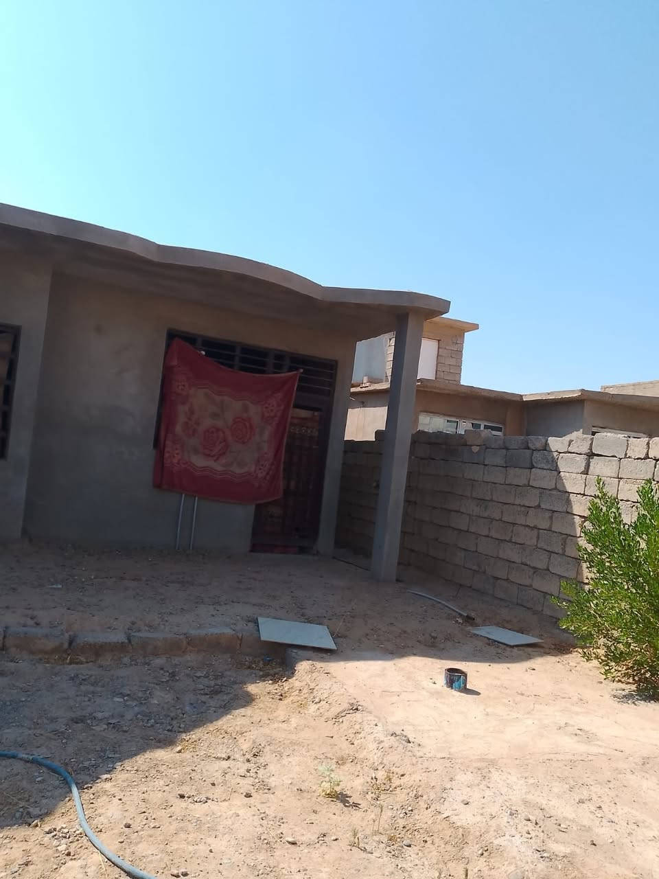 🏠 بيت للبيع

📍 العنوان: الأسمدة
📐 المساحة: 300 متر
🛏️ غرفتين نوم
🍳 مطبخ
🛋️ هول
🏠 ربعة
🔨 يحتاج لبخ داخل
💡 ما بي كهرباء

💰 السعر: 25 بي مجال
📞 للاستفسار: ***********
🌾 زراعي
