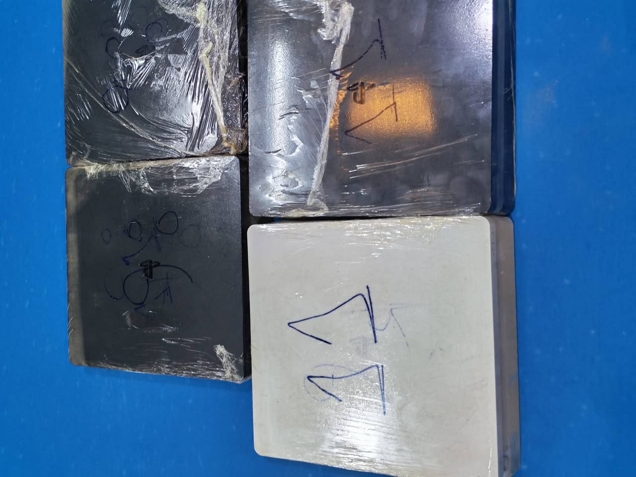 السلام عليكم عندي بلي فور العدد5 مهكرات نضام 9 العدد 3 النضام 11 العدد2 باله شرط نضافه مامفتوحات كامل ملحقات سعر الاواحد 340 اوبي مجال بسيط  نضافه فول الشراي يجي خاص العنون النجف حي المكرمه استفسار خاص اوتصال الارقم ***********
