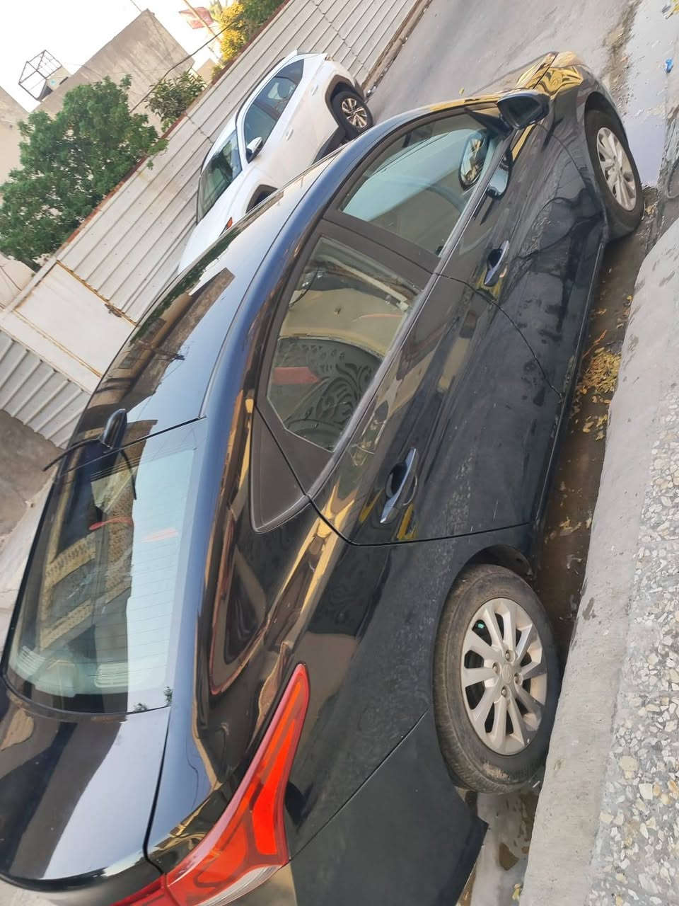 سلام عليك اكسنت 2018 سياره خير من الله تبريد ثلج داخل صاج مكينه 1600 حادث باب سايق مبدل ول ورا مصبوغ فقط باقي كفاله بجم كبس سياره جديده حيل مال جناي سعر 98 وبيها مجال قليل مكان بغداد بلديات رقم ***********
