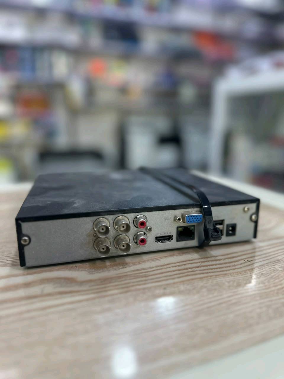السلام عليكم كاميرات مراقبه عدد اربعه مع جهاز DVR للبيع
للعلم الكاميرات شغالات ومابيه اي شي 
سعر ٥٠٠٠٠ الف وبيها مجال 
للاستفسار تواصل ع الرقم *********** واتس اب