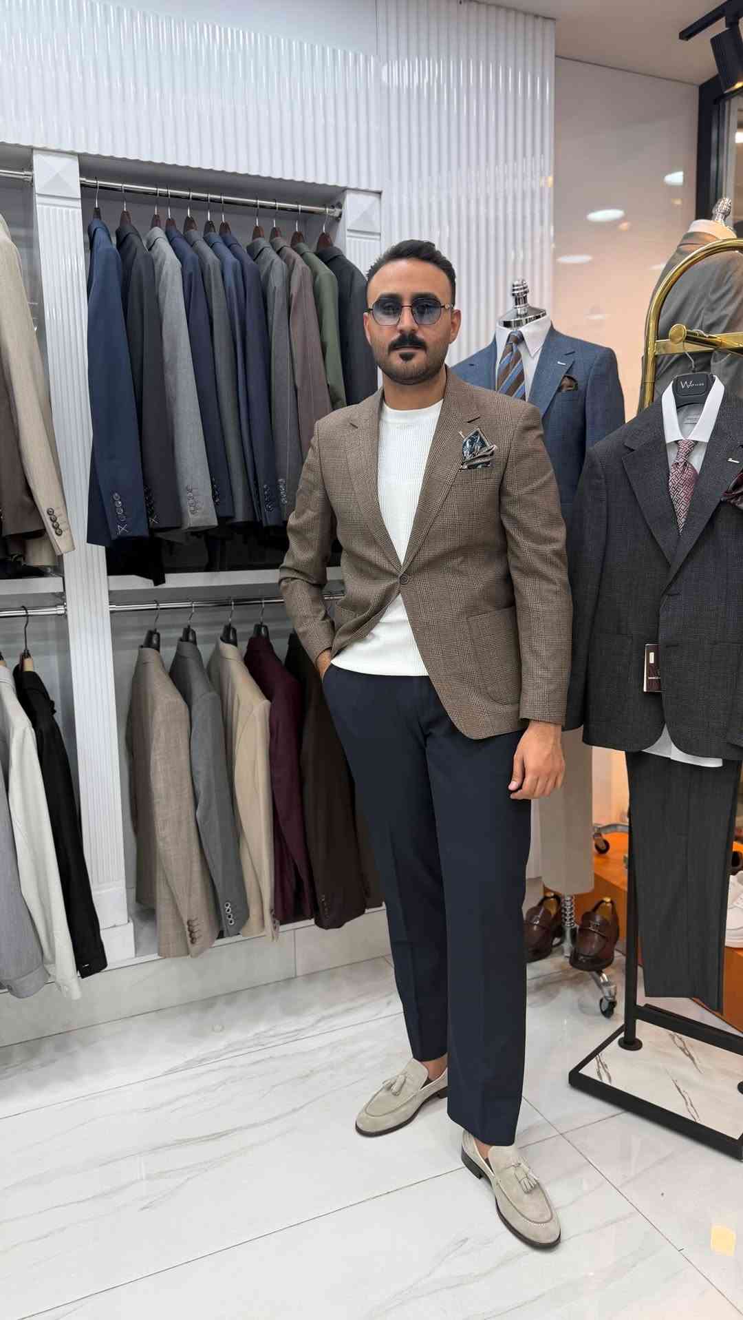 ⁨	علق بـ تم لمعرفة السعر 🤎👋🏼
جاكيت صيفي دروب 6 
القياسات من 46  48. 50. 52. 54. 56 
طول البنطرون من ١٠٠ الى ١٠٥ 
القالب روكلر  القياسات تبدي من 30. وتنتهي بـ⁩
