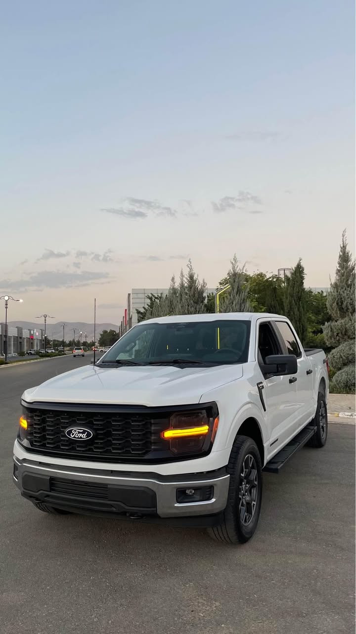 سڵاوتان لێبێت Ford F150 مواسەفات STX سەیارەکە تەنها 6,000مایڵ ڕۆشتووە زۆر تازەو جوانە گێڕو مەکینەی بەشەرت سەیارەکە ڕەقەم کاتییە تەنها چەمەلخی دواوەی سەکنی بۆیاخە بێ ناوگرتن مەکینە 5.0لتری8 بستۆن.
مواسەفات:
کامێرا 
حاسە 
رادار
ڕاگری نشێوی
جام کارەبایی
دیاریکردنی خێرای
ڕاگری مەچەک
قوفڵی دەرگاکان
لایت لید
دەبڵ ئەکسل
زۆر مواسەفاتی دیکە
نرخی 310 وەرەقە و مەجال
ژمارەی مۆبایل:*********** السليمانية, العراق
