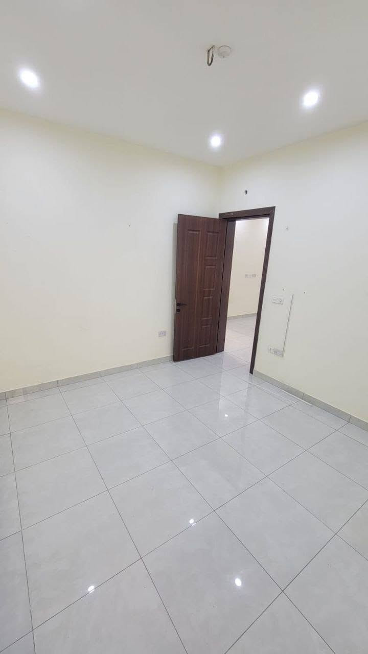 🏠 للإيجار في السيدية | شقة مودرن طابق أول

📐 المساحة: 200 متر

✨ شقة واسعة ومناسبة للعوائل، بتوزيع مميز:

🔹 مدخلين منفصلين
🔹 مدخل صالة + مدخل مطبخ

🔹 3 غرف نوم، منها غرفة سويت 🛏️
🔹 صالة معزولة
🔹 مطبخ معزول
🔹 هول داخلي
🔹 بلكونة 🌿

📞 للاستفسار والتواصل:***********
📲 متوفر واتساب

🏢 شركة قمر للتطوير العقاري
📍 العنوان: السيدية – شارع الآمن
