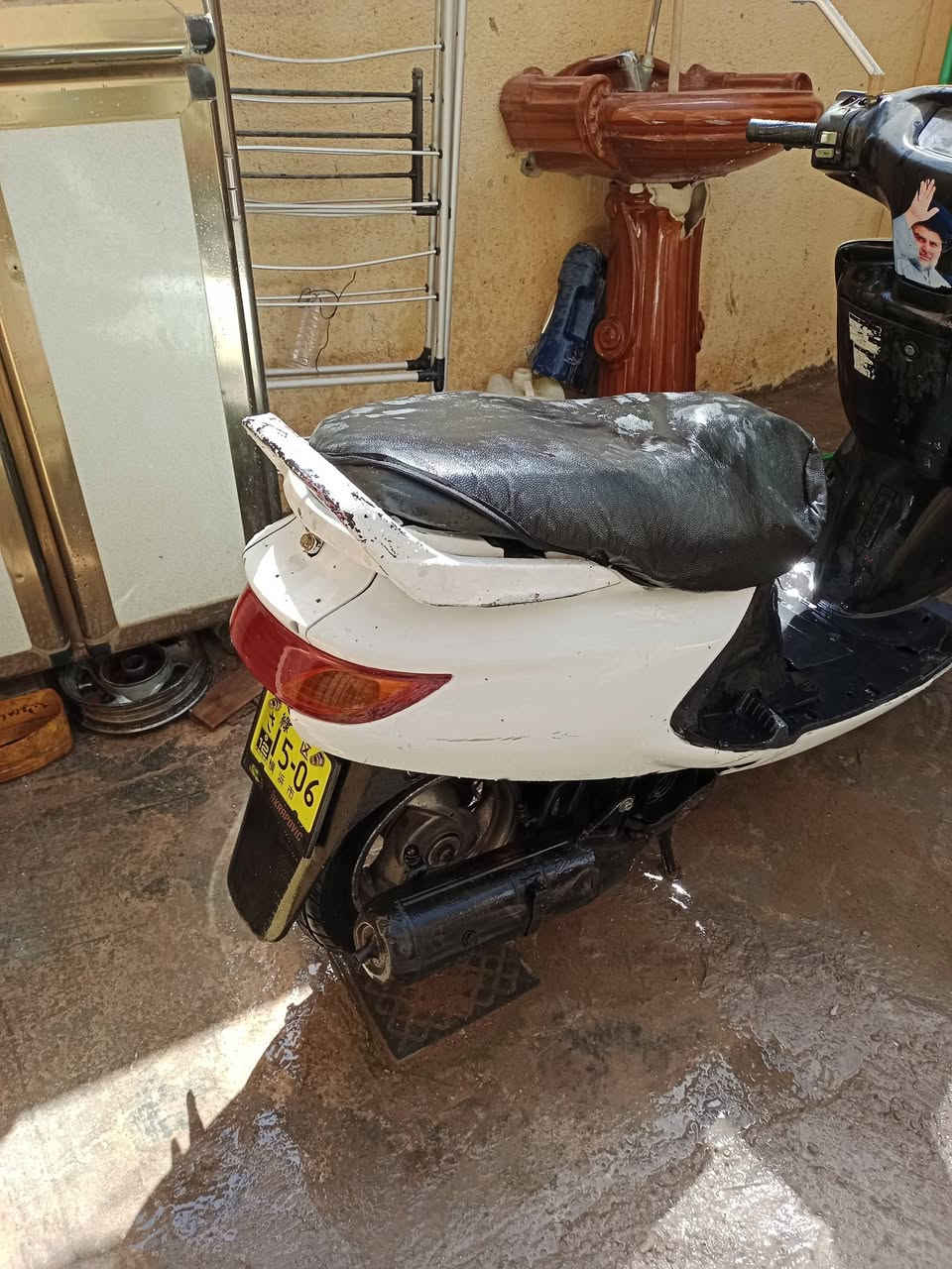 سلام عليكم 
فراشه للبيع 
الدراجه نضيفه مابيها شي محرك.مجفت تجفيت صحيح  وبي ضمان سنه  لا تبخير ولا تنقص سريعه وناعمه   عايزها باتري تايرات جدد سعرها ٤٢٥ وبيها مجال  مكاني  كوفه رقم واتساب بس..? خابرني وبيك خير وتدلل ***********
