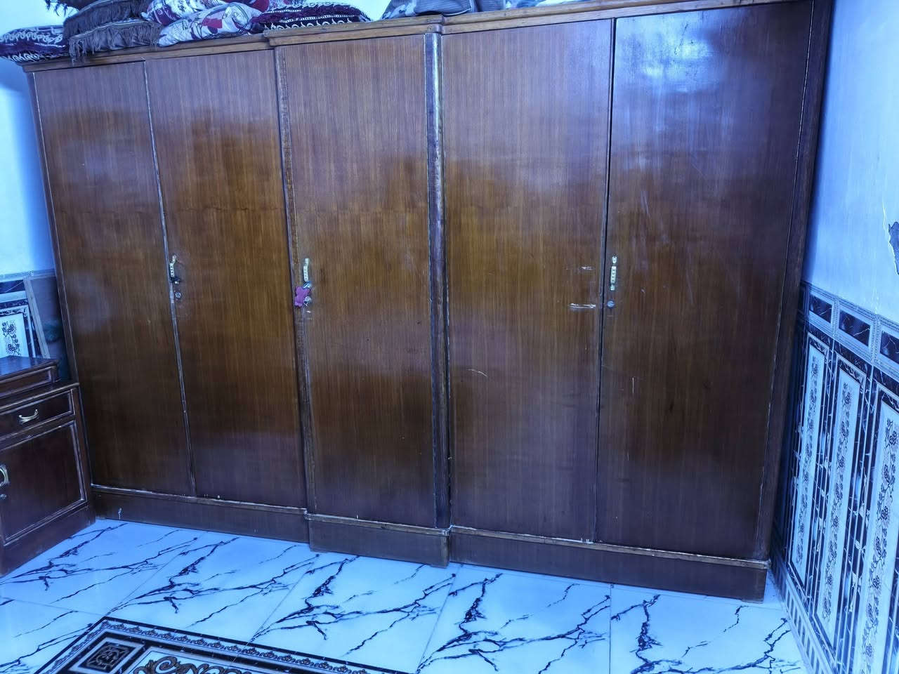 غرفة نوم ام الخمسة صاج نضيفة شغل ثقيل السعر 500 وبيه مجال ***********
