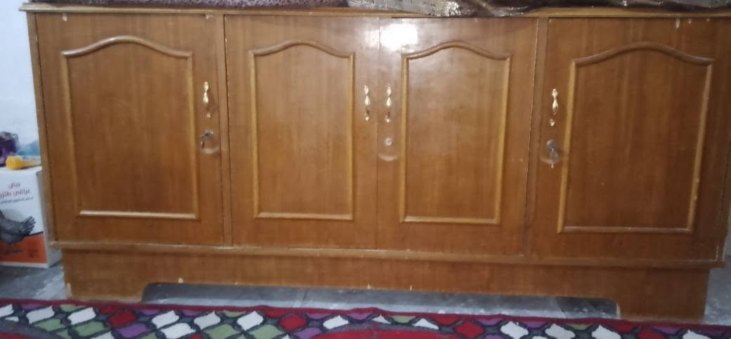 سلام عليكم مبردة للبيع جديده استعمال قليل + بوفية 
سعر المبردة 150 قفل سعرها بل سوك 250 
سعر البوفية 100 قفل 
العنوان بغداد الحسينية مال الراشدية ***********يوجد وتساب
