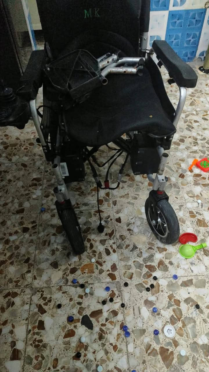 كراسي كهربائيه جديده مستعمله قليل جدا جددا سعره ٤٥٠الف الشراي يتصل بغداد ***********
