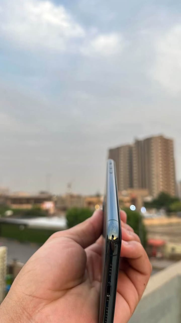 آيفون ١١ برو ماكس • ٢٥٦ • بطارية ٧٦