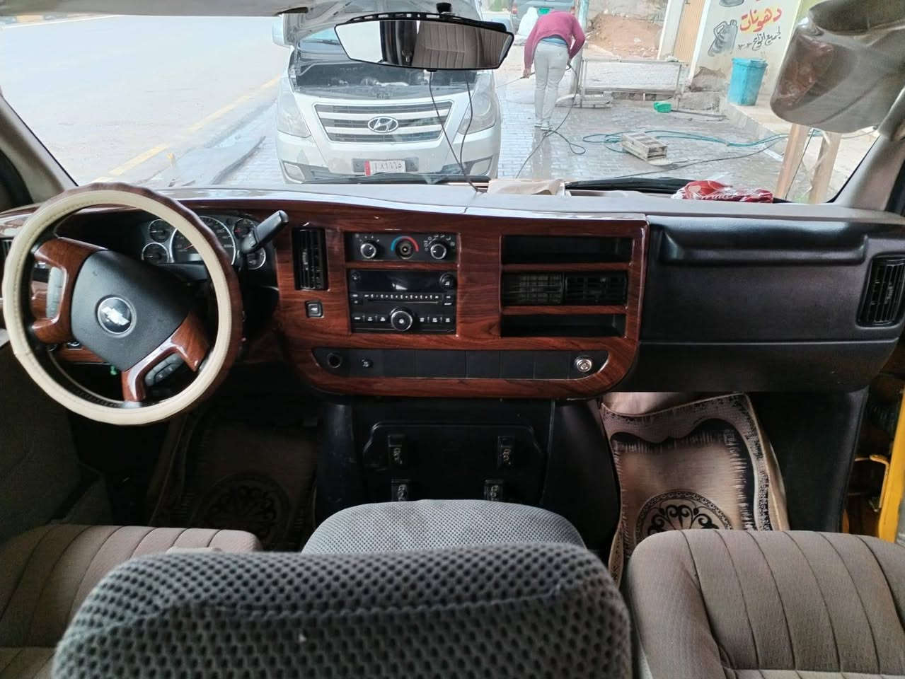 سفانة للبيع موديل 2010 
خط سماوه +بصرة 
رقم بغداد نكليزي +  بأسمي تحويل مباشر 
گير شرط محرك مجفت 
مصفرة هيئة وضربية 
للاستفسار 
***********
***********

