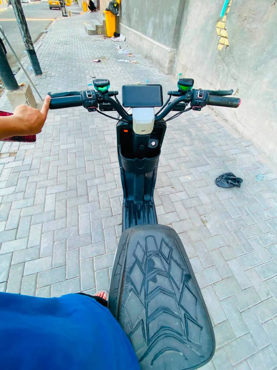 سلام عليكم ورحمة الله وبركاته دراجه شحن R9 2024 اخت جديده شوف صوره كدام عينك بس بطاريت رادله سعر ٣٠٠ وبيه مجال مكان البصره القبله  *********** ناا مكلف بل نشره
