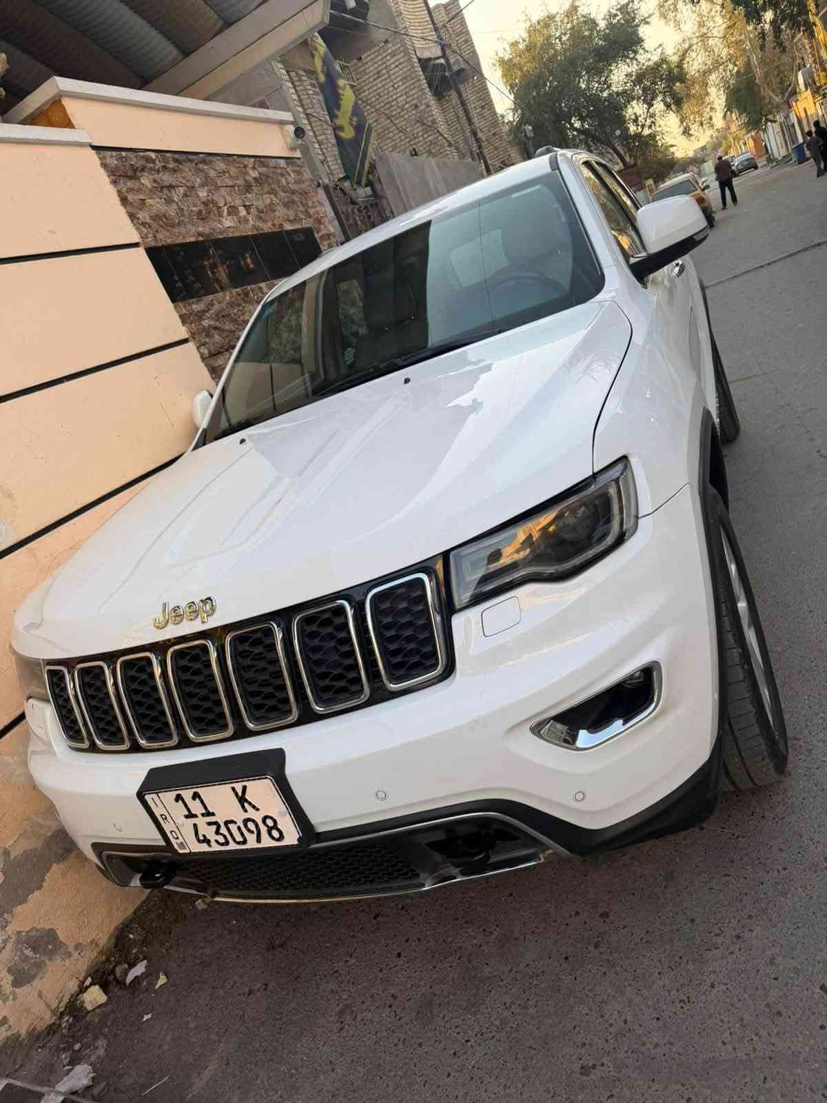 سلام عليكم
للبيع 
جيب كراند شيروكي خليجي كفاله عامه حتى الدعاميات 🤍⭐️
*رقم بغداد الجديد هزه جديده وسنويه جديده السياره بسمي تحويل مباشر ثاني يوم 
فول موصفات عدا الجوبلس 
ماشيه 145 الف 
سياره جديده متصرف ربع عليه 
الموصفات 
1_كشن كهرباء 2
2_فتحت سقف مزدوج 
3-شاشه كبير 
4_كشن خزن 
5_ستيرن كهرباء 
6_تدفئه سترين 
7_شفتات ستيرن 
8_عدسات متحرك 
9_شاشات خلفيه 
10_داخل بيجي واسود 
11_تدفئ تبريد كشنات خلفي + امامي 
12_جنطه كهرباء 
13_تخم تاير جديد
14_كير مكينه حداديه كله كفاله 
15_دبل كزوز 
16_مري شفط 
17_اشاير ترحيب مري +ابواب 
18_تشغيل عن بعد 
19_مكينه (6) سلندر 
20_ستيرن تدفئه 
21_دكمه سبورت +مانع انزلاق 
22_كير 8 نمره 
23_زركات لايت امامي 
مكان السياره حله بابل 
السعر ٢٣٥ وبيه مجال اتصل وبيك خير وتدلل🤍
للستفسار ***********

نص مكتوب في الصور:
- وَصَعَب تَتَخَطَّى وَاحِد مِثلي وتَرُوح
- أنا مِن النَّاس اليِتعبك أَثَرَهاَ 🤍👍
- المريزات
- الفحامة, Iraq