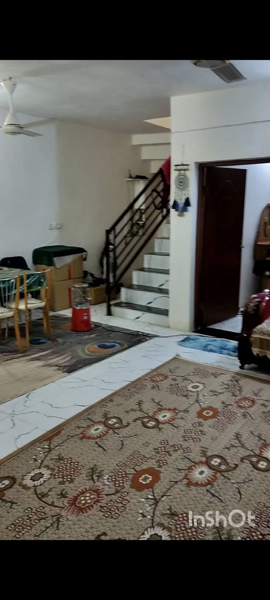للبيع مساحة بالسند 125متر واقع حال 120متر نضيف جدا مدخلين  3نوم حولي كبير وصاله حمام داخلي وصحيات خارجي وترك على طول البيت موقع ممتاز بغداد الحسينية منطقة ال22 قريب على السوك الثاني 
***********  السعر ب88مليون وبي مجال على الخاص رجاءا بدون كسران  مايعجبك المنشور اعبره والتوفيق للجميع
