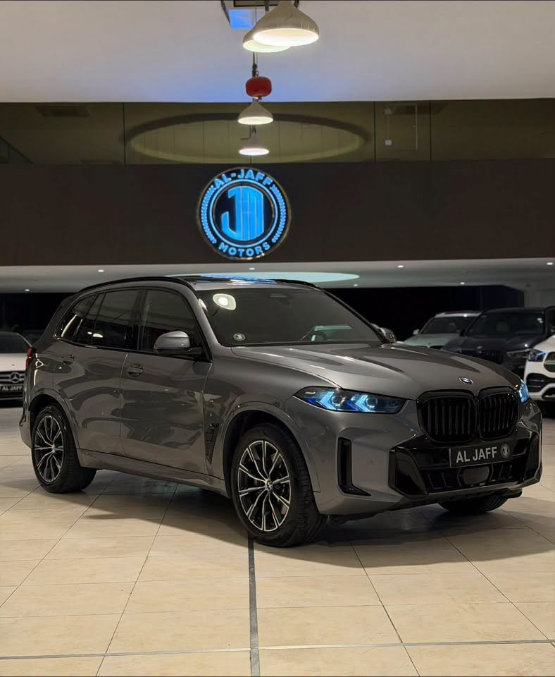 السلام عليكم  
‏Bmw x5 40i 2024  خليجي وكالة العروش
السيارة m package بلادي شركة العروش  ماشيه 40 الف كيلو
🚨بصمتين شركة وياها 
السيارة فول مواصفات (بانوراما وكشنات جلد مشمشي بلاد وتدفئة وكهرباء وميموري ورادار امامي وخلفي واوتو بارك وداتا شو وكامرات ٣٦٠ درجة وصندوك كهرباء وبصمة وشاشة جبيرة وبردات بلادي وكيجات ديجتال ومحرك ٦ سلندر توين توربو b58 ولايتات ليزر  وكير كرستال  وداخل مشمشي بلادي وبعد مواصفات هواية وكوب هولدر تدفئة وتبريد
علما السيارة x drive 
السياره رقم وفحص وهزه كله جديد
السعر : 540$ ورقة 
للأستفسار:*********** 
العنوان:السليمانية المعارض الجديده معرض (الجاف)
